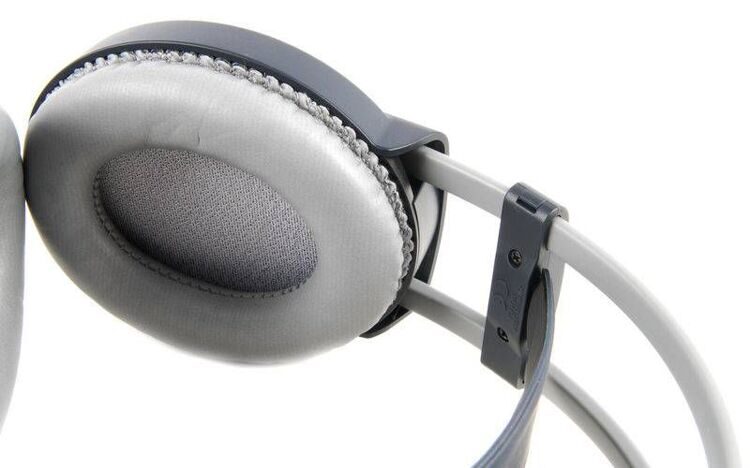 AKG K77 Студийные наушники